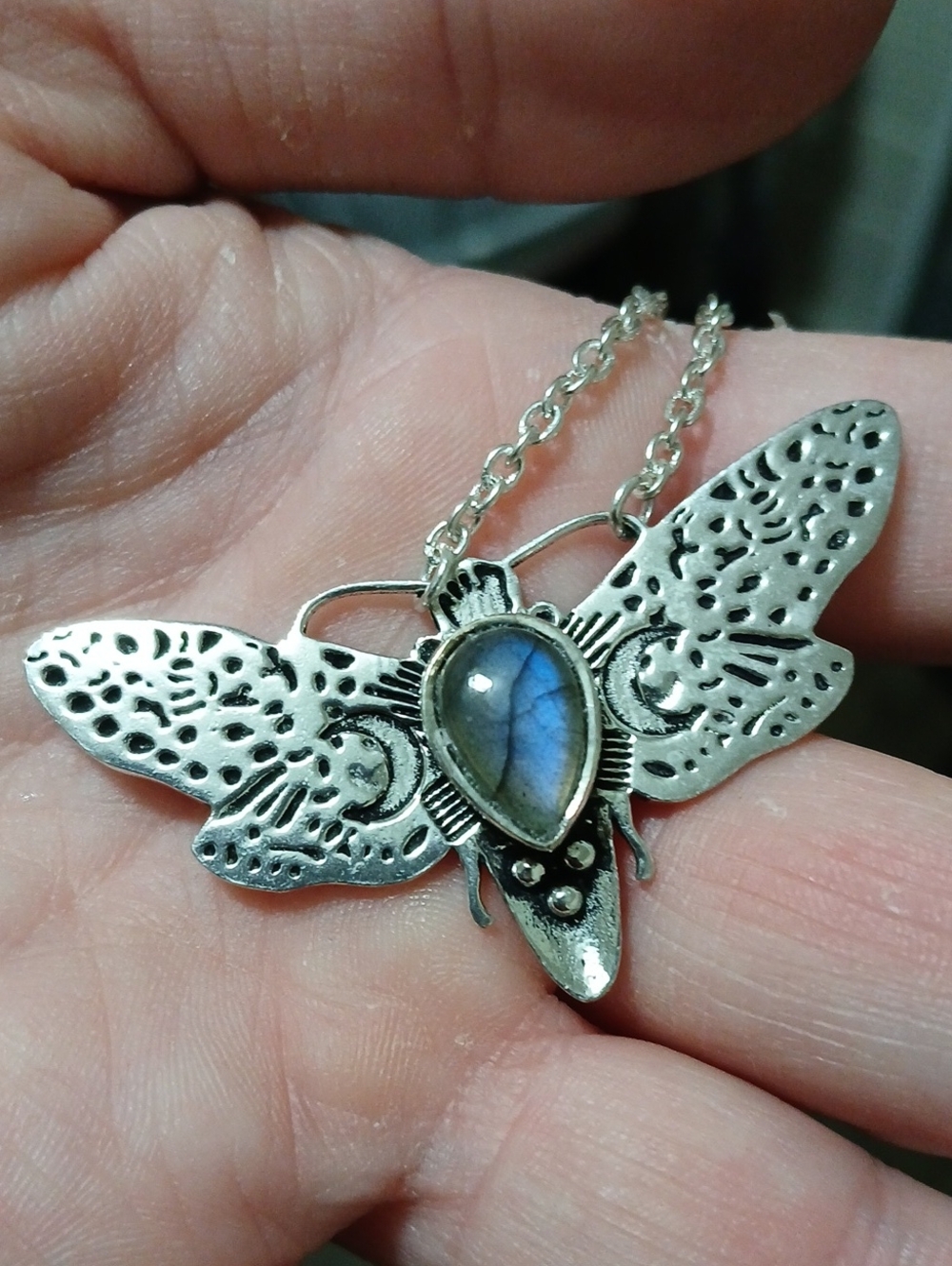 New Labradorite Luna Moth 925 Silver Necklace. - Picture 2 of 5